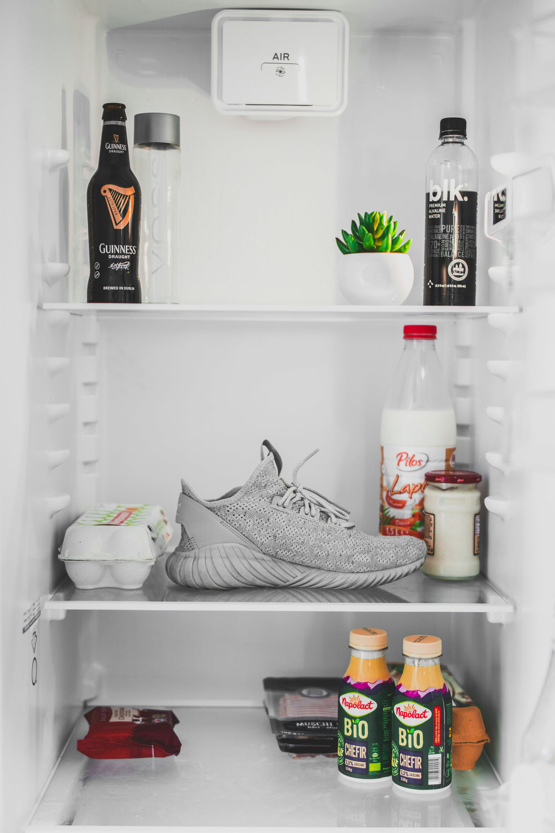 Say Goodbye to Stubborn Microwave Odors with These Simple Steps