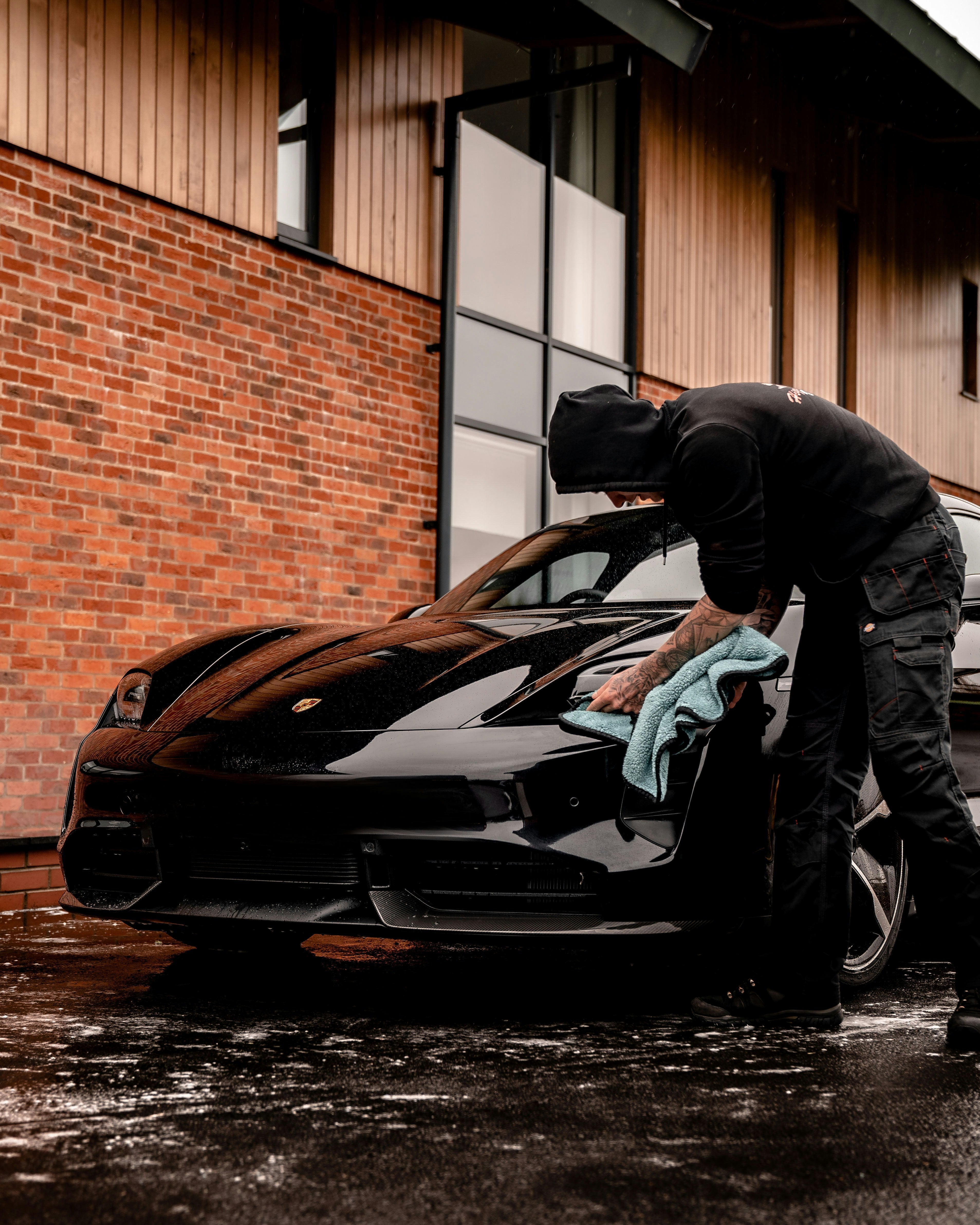 Why Microfiber is the Ultimate Weapon for a Scratch-Free Car Wash