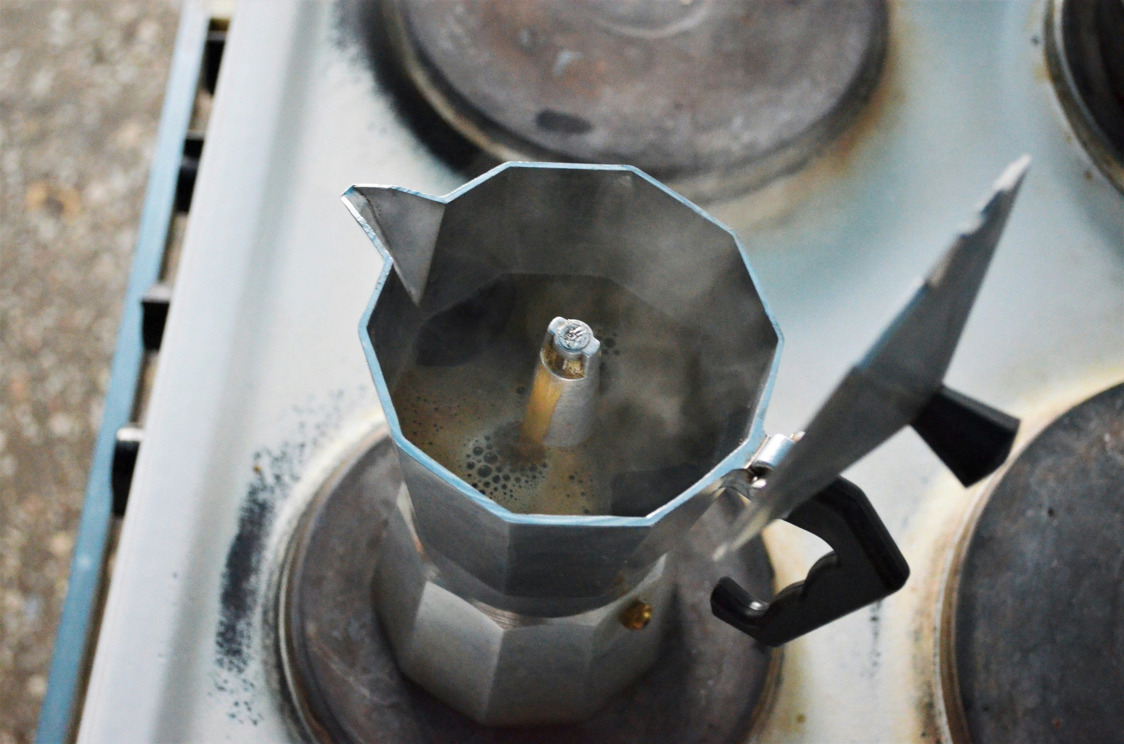 The Science of Descaling: Why Vinegar Isn't Always the Best Choice for Your Machine