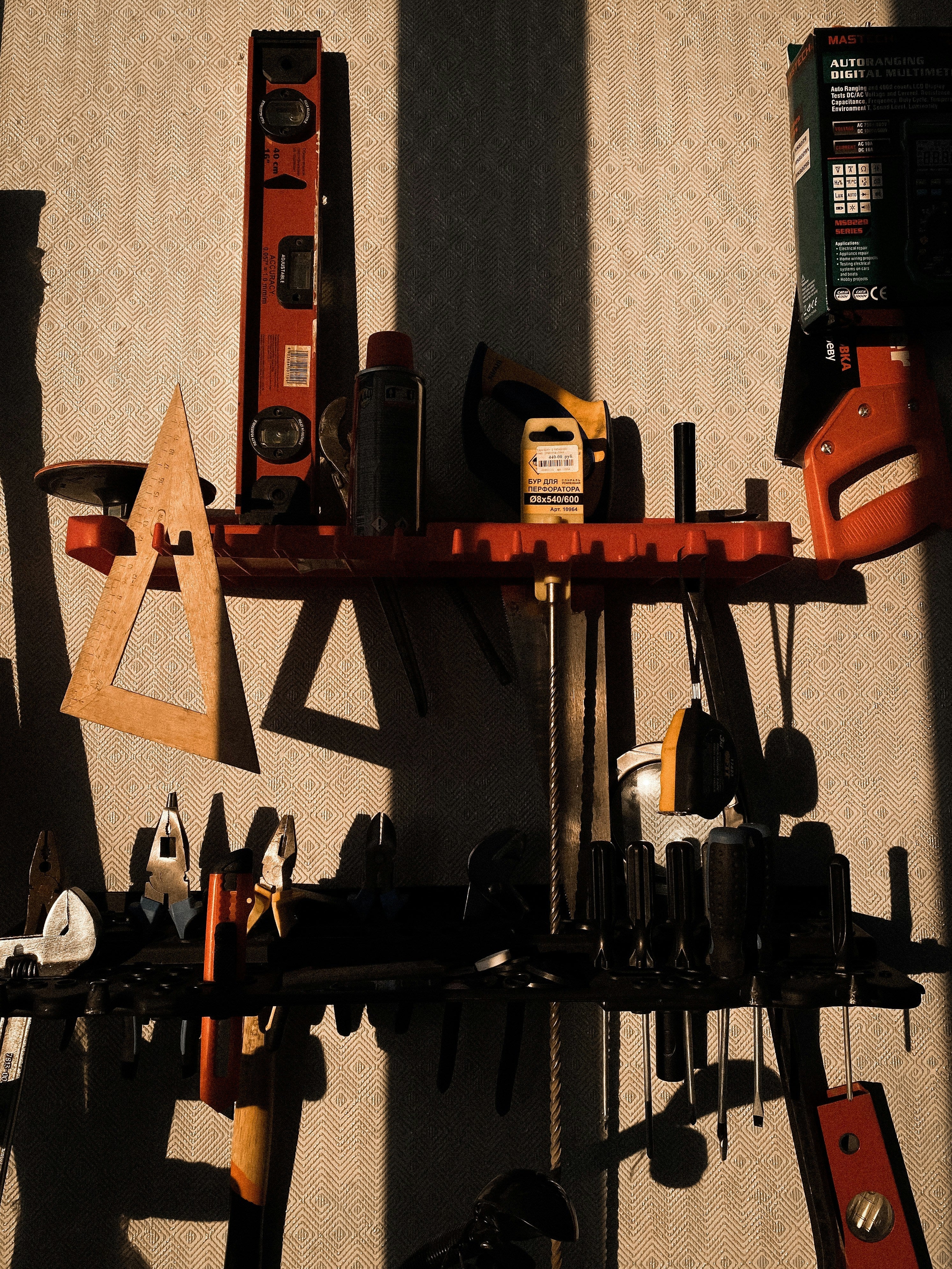 Damage-Free vs. Stud-Mounted: A Quick Guide to Installing Wall Organizers