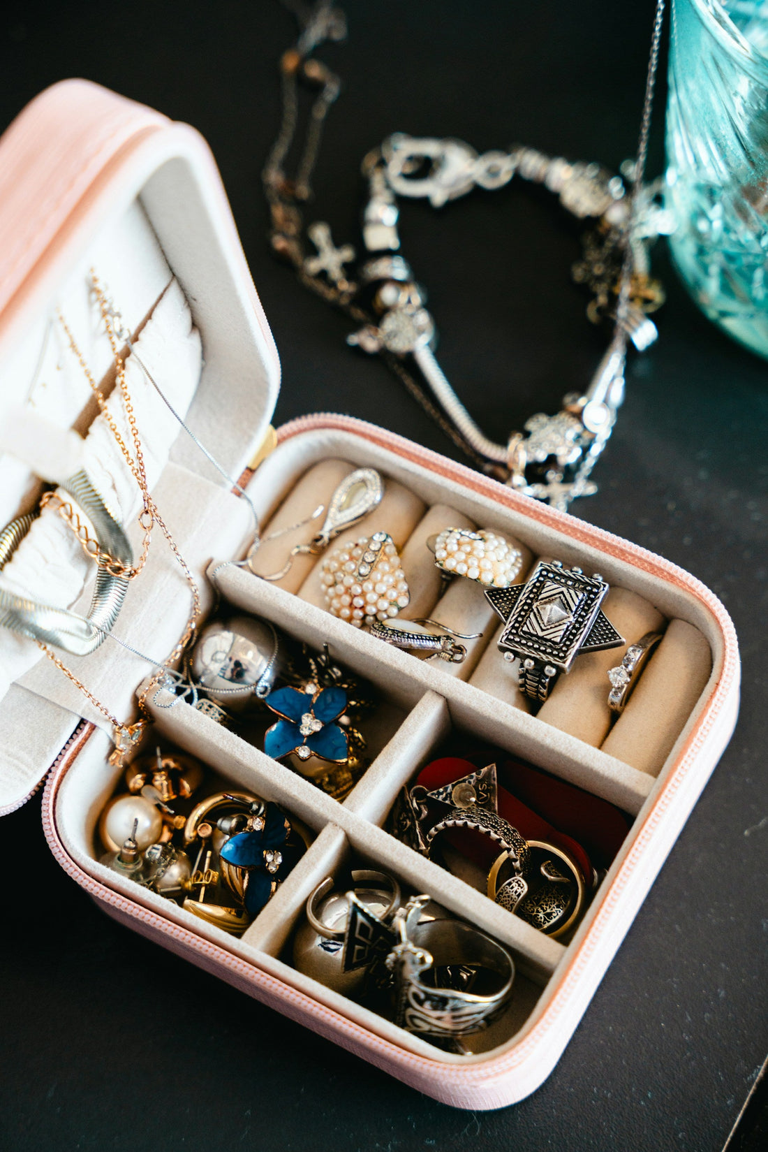 Minimalism vs. Maximalism: Choosing the Right Organizer for Your Style