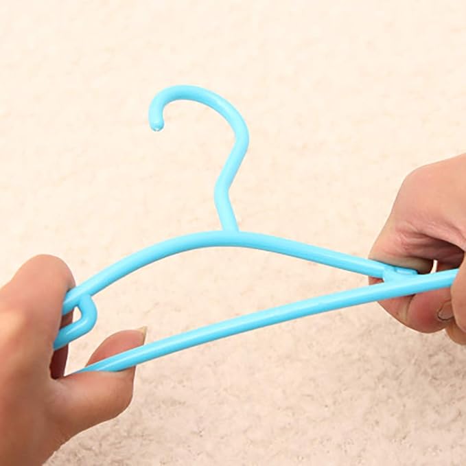YYaaloa 60pcs Kids Clothes Hangers, Green, Plastic, Heavy Duty, Triangular, 10.6 x 5.9 inches, Ideal for Baby & Kids' Clothes